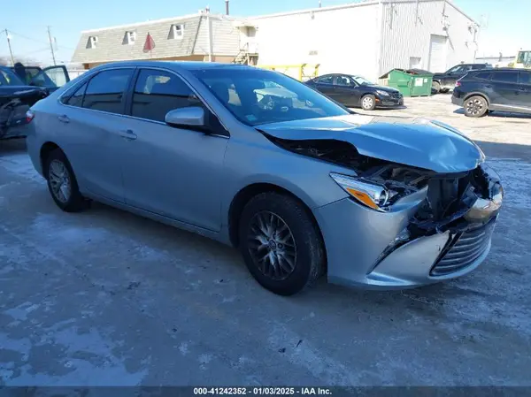 4T1BF1FK4HU354951 2017 TOYOTA CAMRY - Image 1