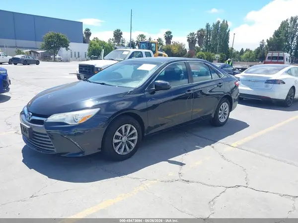 4T1BF1FK4HU355663 2017 TOYOTA CAMRY - Image 2