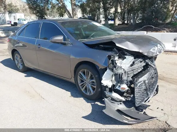 4T1BF1FK4HU356831 2017 TOYOTA CAMRY - Image 1