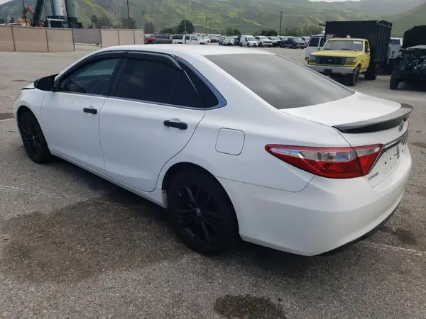4T1BF1FK4HU356862 2017 TOYOTA CAMRY - Image 2