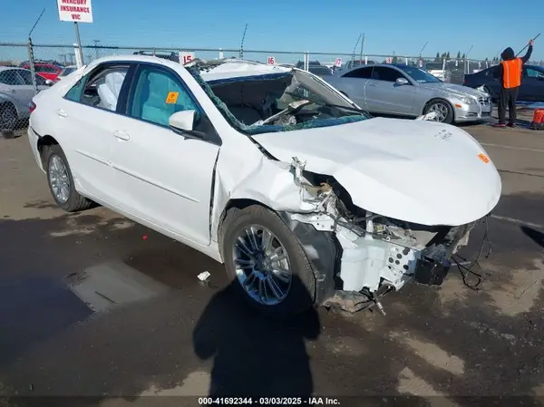 4T1BF1FK4HU358000 2017 TOYOTA CAMRY - Image 1