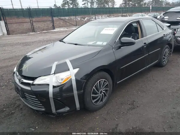 4T1BF1FK4HU358255 2017 TOYOTA CAMRY - Image 2