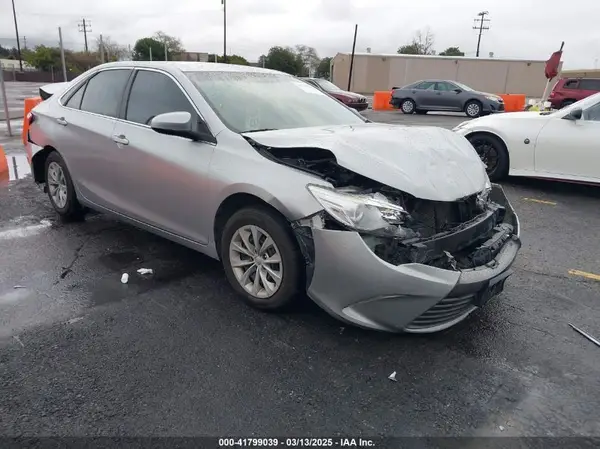 4T1BF1FK4HU358420 2017 TOYOTA CAMRY - Image 1