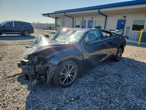 4T1BF1FK4HU359566 2017 TOYOTA CAMRY - Image 1