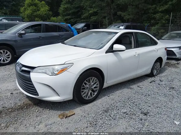 4T1BF1FK4HU359762 2017 TOYOTA CAMRY - Image 2