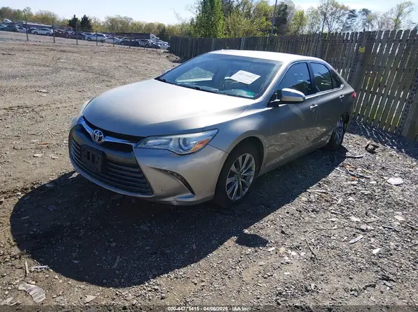 4T1BF1FK4HU364847 2017 TOYOTA CAMRY - Image 2