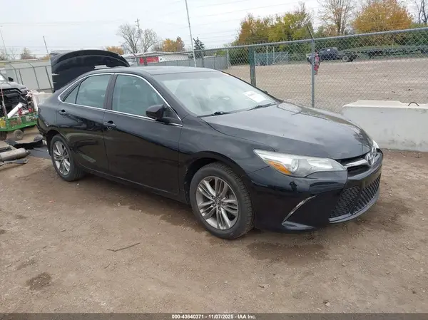 4T1BF1FK4HU367070 2017 TOYOTA CAMRY - Image 1
