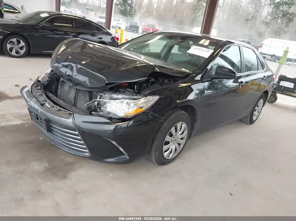 4T1BF1FK4HU367148 2017 TOYOTA CAMRY - Image 2