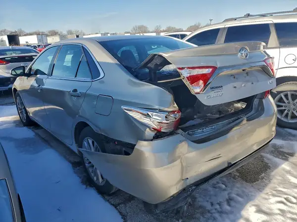4T1BF1FK4HU368008 2017 TOYOTA CAMRY - Image 2
