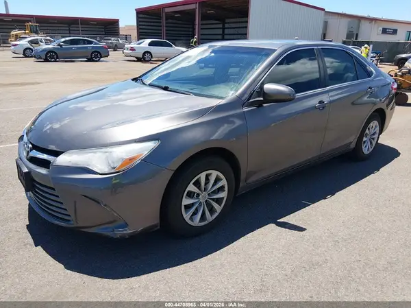 4T1BF1FK4HU369241 2017 TOYOTA CAMRY - Image 2