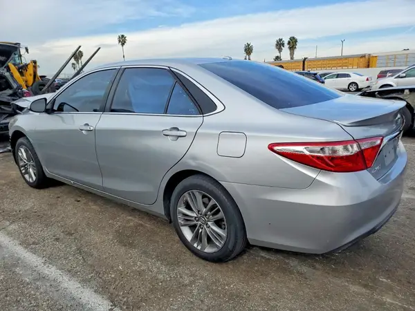 4T1BF1FK4HU370423 2017 TOYOTA CAMRY - Image 2