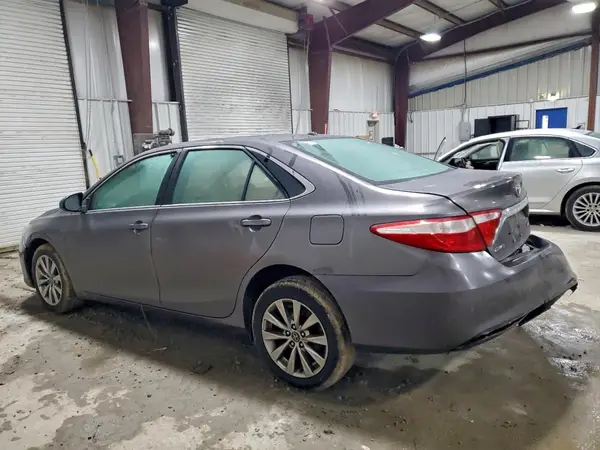 4T1BF1FK4HU372219 2017 TOYOTA CAMRY - Image 2