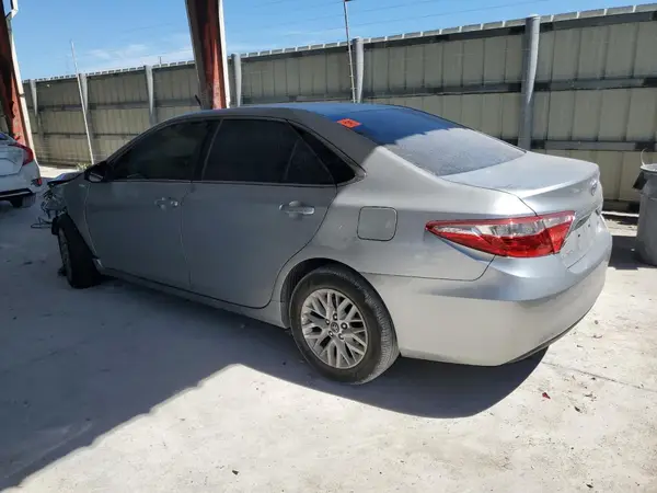 4T1BF1FK4HU372317 2017 TOYOTA CAMRY - Image 2