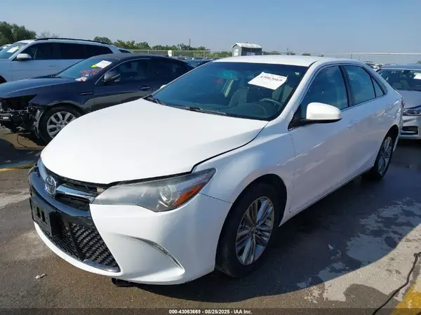 4T1BF1FK4HU372639 2017 TOYOTA CAMRY - Image 2