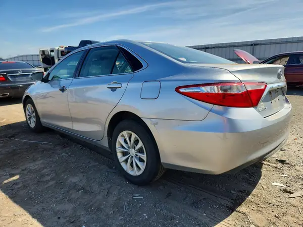 4T1BF1FK4HU372835 2017 TOYOTA CAMRY - Image 2