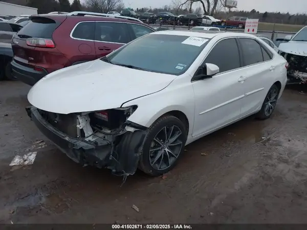 4T1BF1FK4HU373175 2017 TOYOTA CAMRY - Image 2