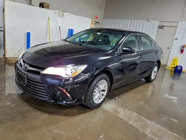 4T1BF1FK4HU375704 2017 TOYOTA CAMRY - Image 1