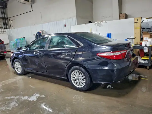 4T1BF1FK4HU375704 2017 TOYOTA CAMRY - Image 2