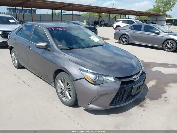 4T1BF1FK4HU377503 2017 TOYOTA CAMRY - Image 1