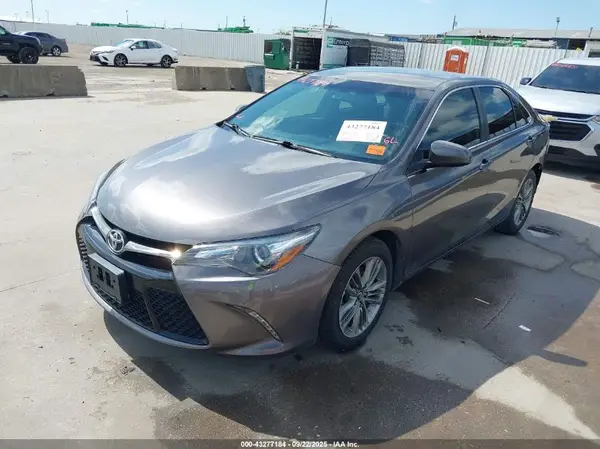 4T1BF1FK4HU377503 2017 TOYOTA CAMRY - Image 2