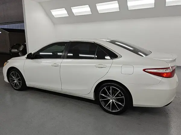 4T1BF1FK4HU377579 2017 TOYOTA CAMRY - Image 2