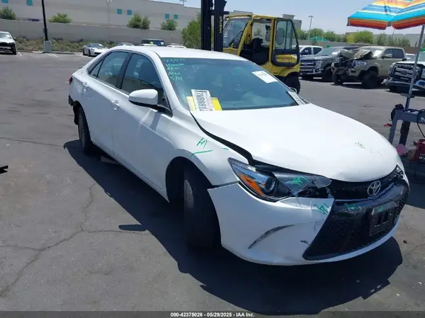 4T1BF1FK4HU377694 2017 TOYOTA CAMRY - Image 1