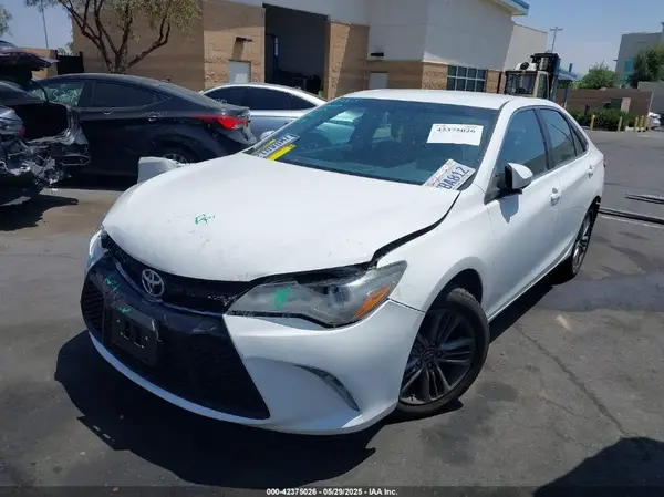 4T1BF1FK4HU377694 2017 TOYOTA CAMRY - Image 2