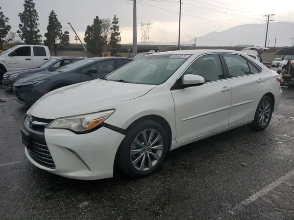 4T1BF1FK4HU377825 2017 TOYOTA CAMRY - Image 1