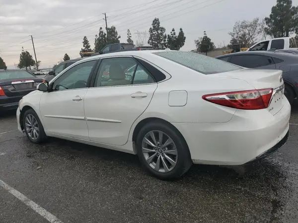 4T1BF1FK4HU377825 2017 TOYOTA CAMRY - Image 2