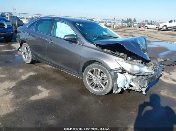 4T1BF1FK4HU381616 2017 TOYOTA CAMRY - Image 1