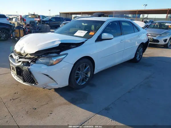 4T1BF1FK4HU382782 2017 TOYOTA CAMRY - Image 2