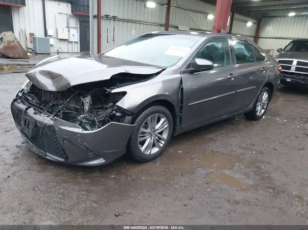 4T1BF1FK4HU384516 2017 TOYOTA CAMRY - Image 2