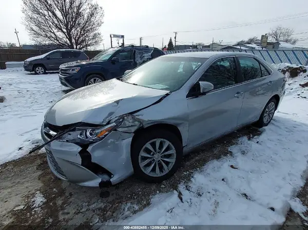 4T1BF1FK4HU385567 2017 TOYOTA CAMRY - Image 2