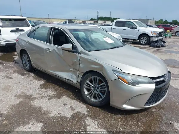 4T1BF1FK4HU386959 2017 TOYOTA CAMRY - Image 1