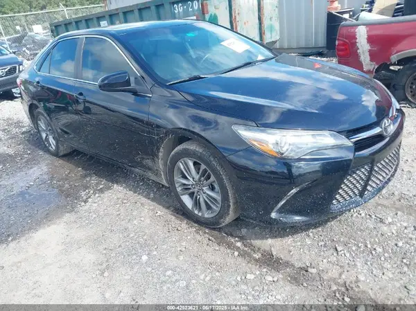 4T1BF1FK4HU389943 2017 TOYOTA CAMRY - Image 1