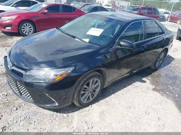 4T1BF1FK4HU389943 2017 TOYOTA CAMRY - Image 2