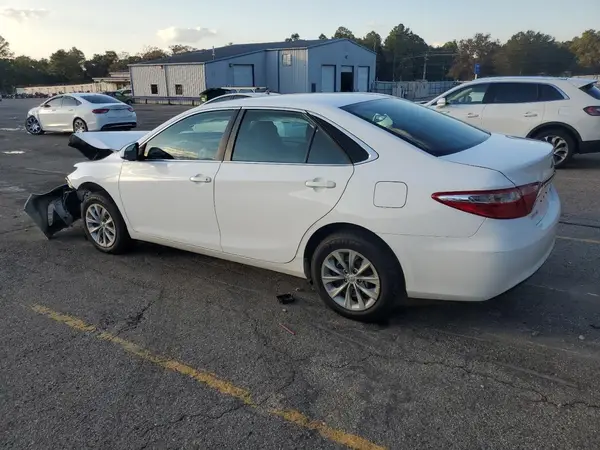 4T1BF1FK4HU390123 2017 TOYOTA CAMRY - Image 2