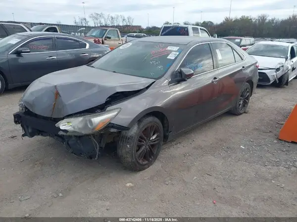 4T1BF1FK4HU390381 2017 TOYOTA CAMRY - Image 2