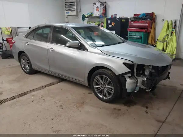 4T1BF1FK4HU390607 2017 TOYOTA CAMRY - Image 1