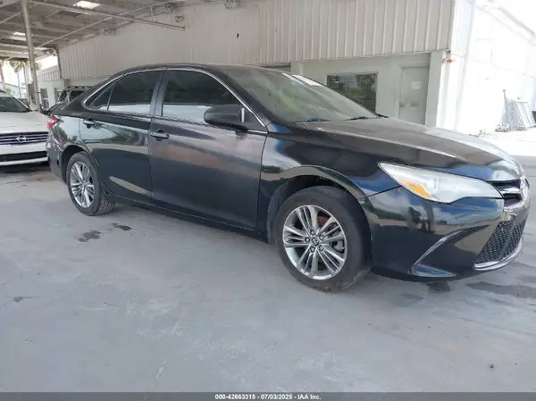 4T1BF1FK4HU391109 2017 TOYOTA CAMRY - Image 1