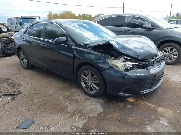 4T1BF1FK4HU393054 2017 TOYOTA CAMRY - Image 1
