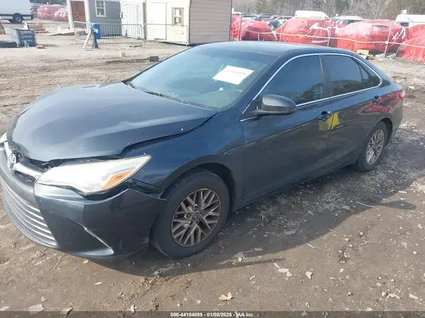4T1BF1FK4HU395032 2017 TOYOTA CAMRY - Image 2