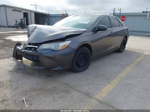 4T1BF1FK4HU396892 2017 TOYOTA CAMRY - Image 2