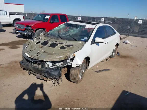 4T1BF1FK4HU396990 2017 TOYOTA CAMRY - Image 2