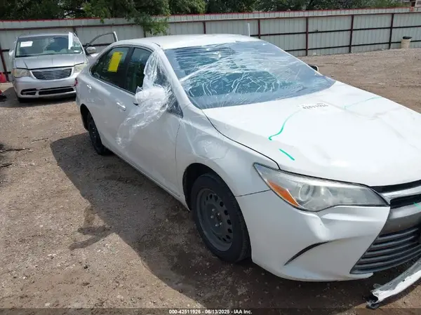 4T1BF1FK4HU398433 2017 TOYOTA CAMRY - Image 1
