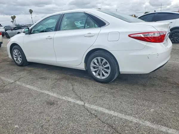 4T1BF1FK4HU398559 2017 TOYOTA CAMRY - Image 2