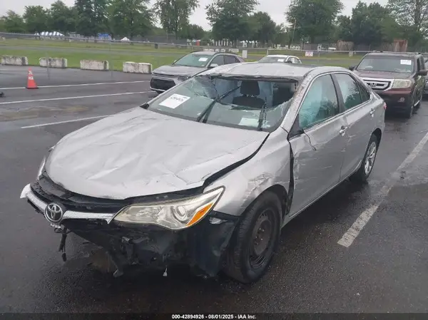4T1BF1FK4HU399579 2017 TOYOTA CAMRY - Image 2