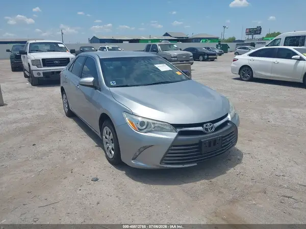 4T1BF1FK4HU402349 2017 TOYOTA CAMRY - Image 1
