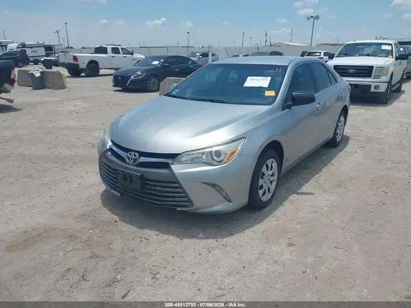 4T1BF1FK4HU402349 2017 TOYOTA CAMRY - Image 2