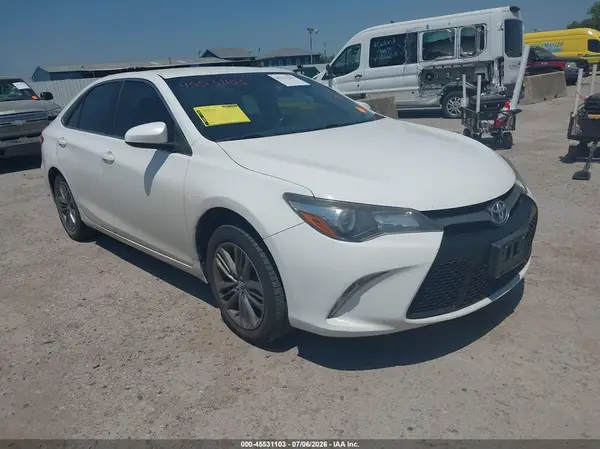 4T1BF1FK4HU403288 2017 TOYOTA CAMRY - Image 1
